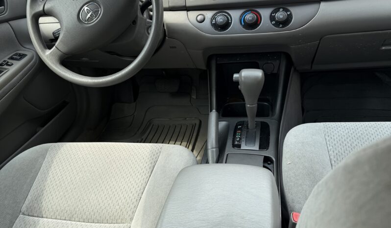 
								Used 2004 Toyota Camry full									