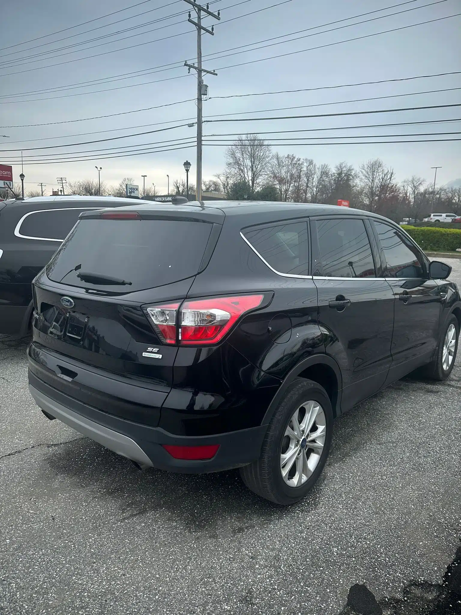 
								Used 2017 Ford Escape full									