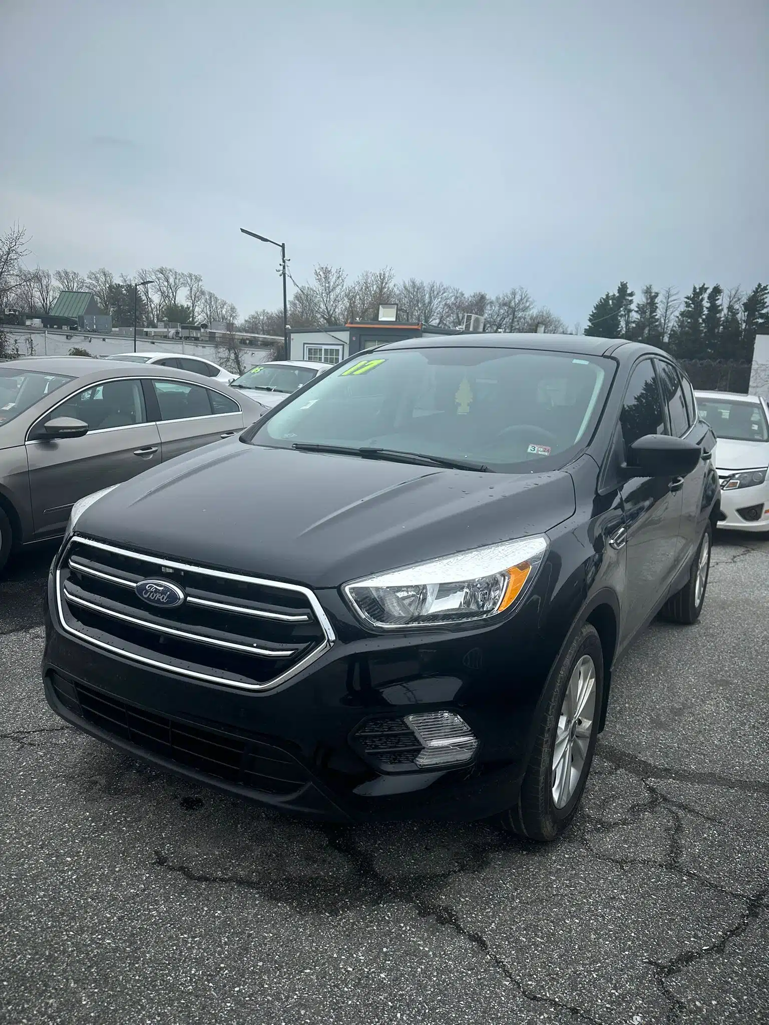 
								Used 2017 Ford Escape full									