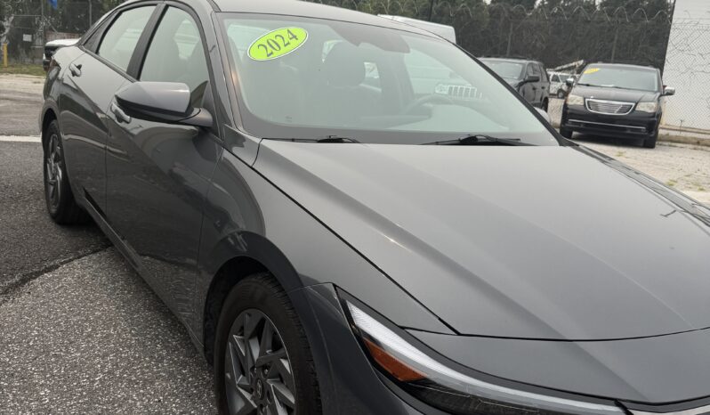 
								2024 Hyundai Elantra SEL full									