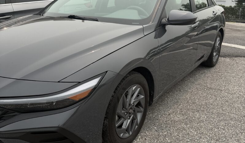 
								2024 Hyundai Elantra SEL full									