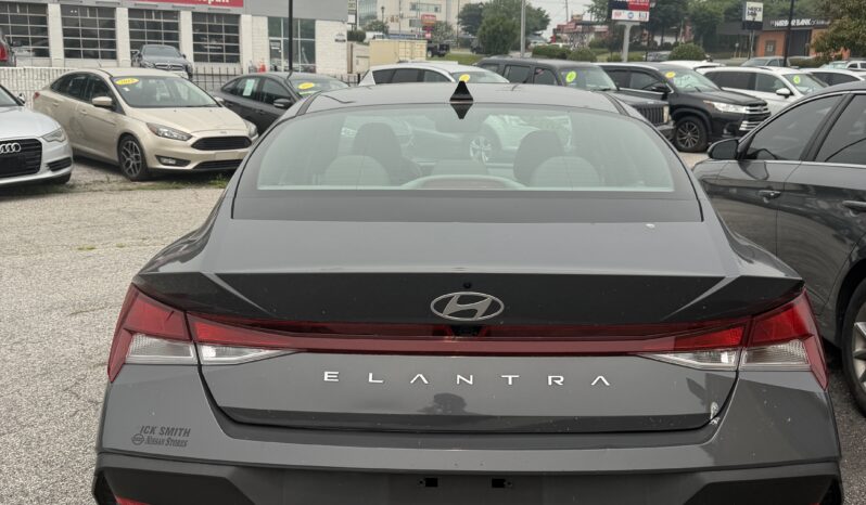 
								2024 Hyundai Elantra SEL full									