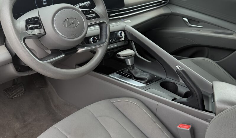 
								2024 Hyundai Elantra SEL full									