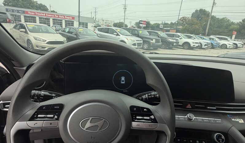 
								2024 Hyundai Elantra SEL full									