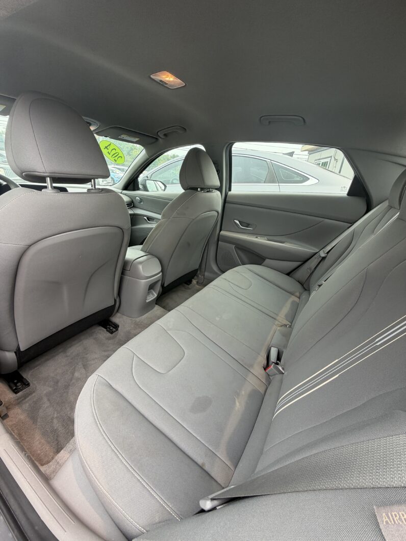 
								2024 Hyundai Elantra SEL full									