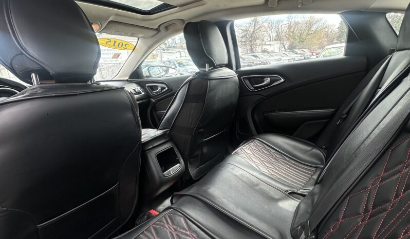
								Used 2015 Chrysler 200 full									