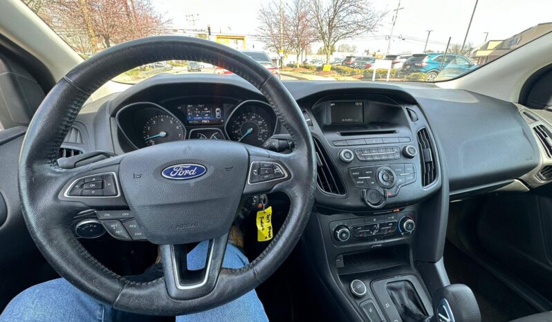 
								Used 2017 Ford Focus full									