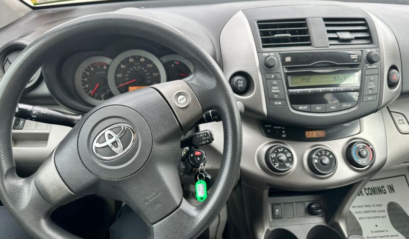 
								Used 2011 Toyota RAV4 full									