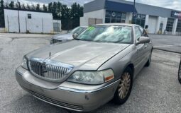 Used 2003 Lincoln Town Car