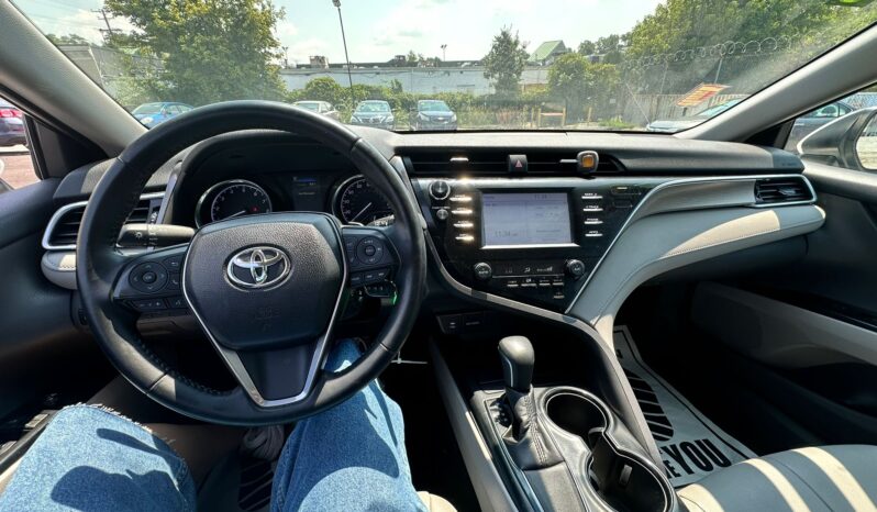 
								Used 2018 Toyota Camry full									