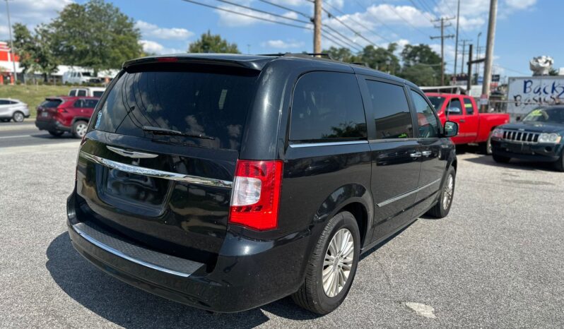 
								Used 2012 Chrysler Town & Country full									