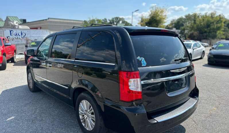 
								Used 2012 Chrysler Town & Country full									