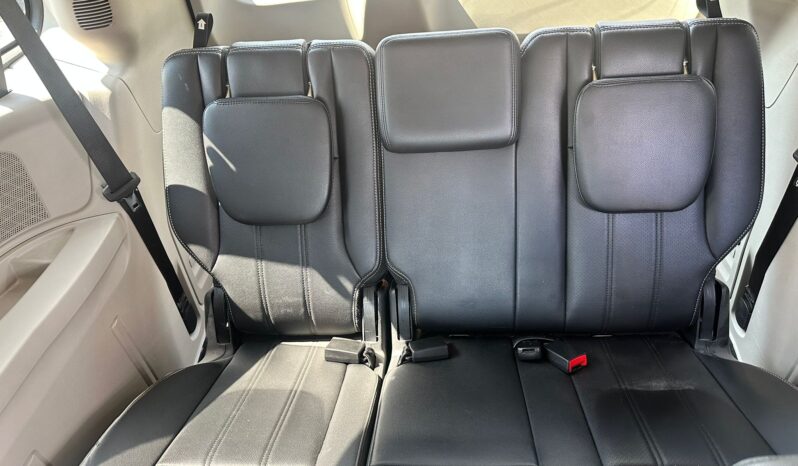 
								Used 2012 Chrysler Town & Country full									