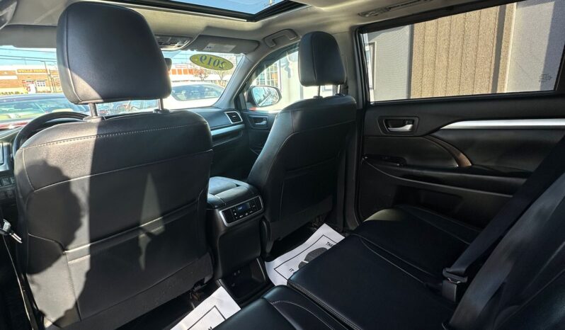 
								Used 2019 Toyota Highlander full									