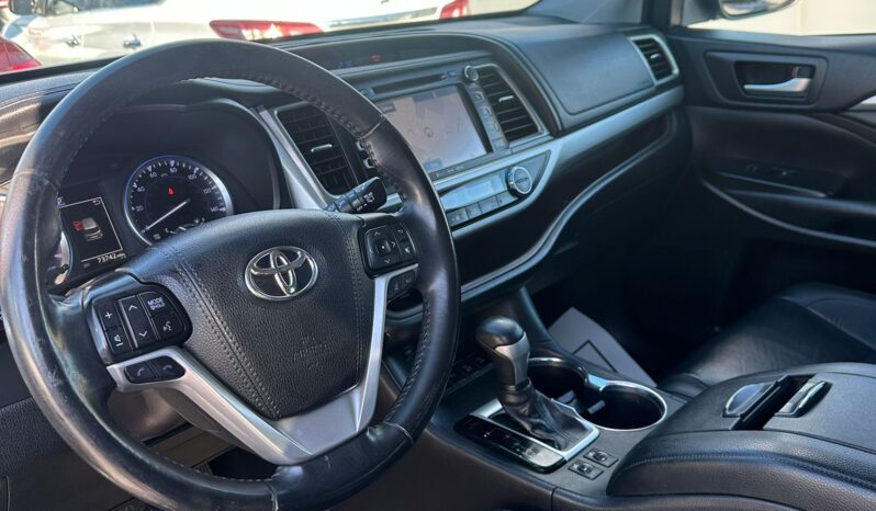 
								Used 2019 Toyota Highlander full									