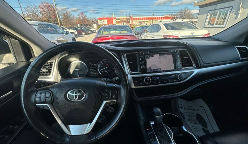 
								Used 2019 Toyota Highlander full									