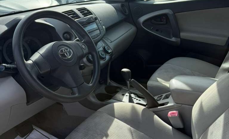 
								Used 2011 Toyota RAV4 full									