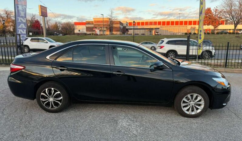 
								Used 2016 Toyota Camry full									
