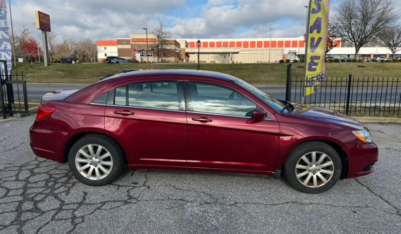 
								Used 2013 Chrysler 200 full									