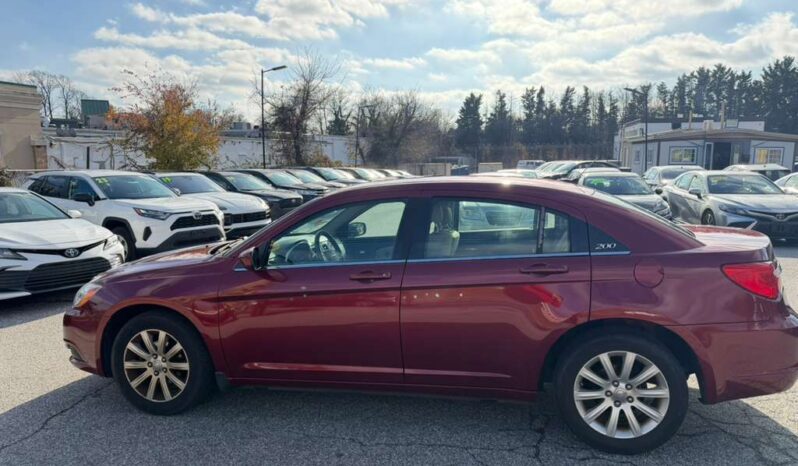 
								Used 2013 Chrysler 200 full									
