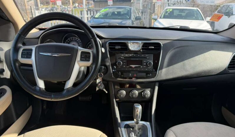 
								Used 2013 Chrysler 200 full									